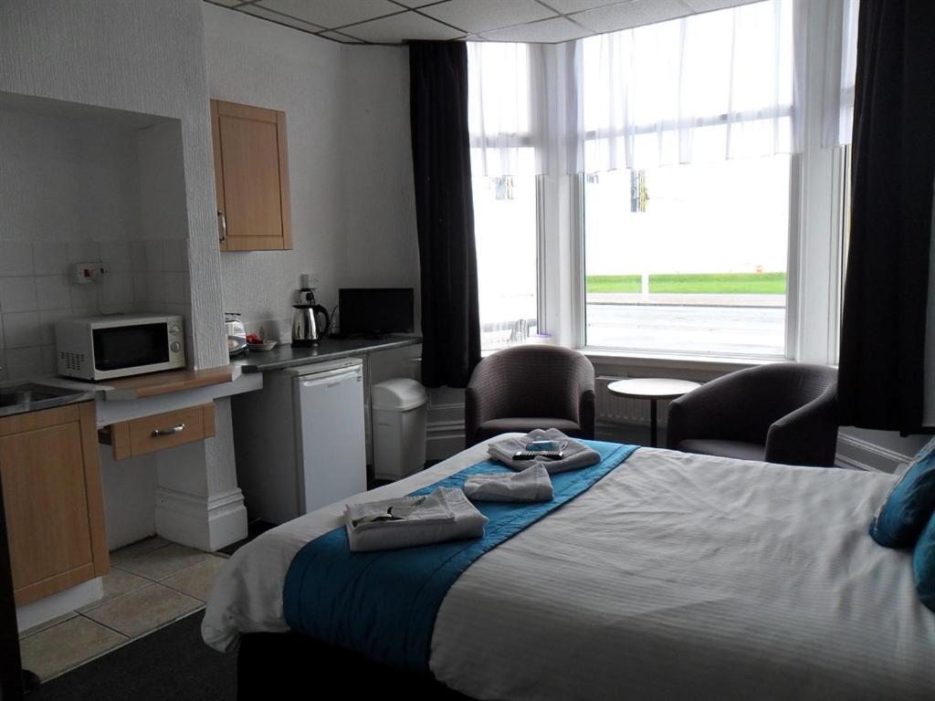 The Waterfront Hotel Blackpool Room photo